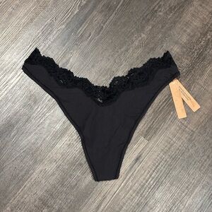 SKIMS Black Lace-Trim Thong